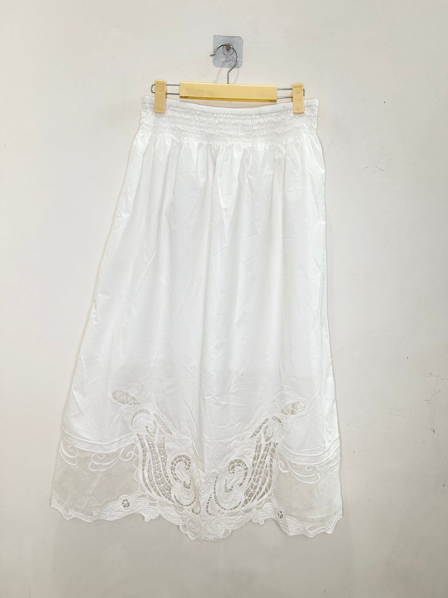 White Solid Lace Skirt