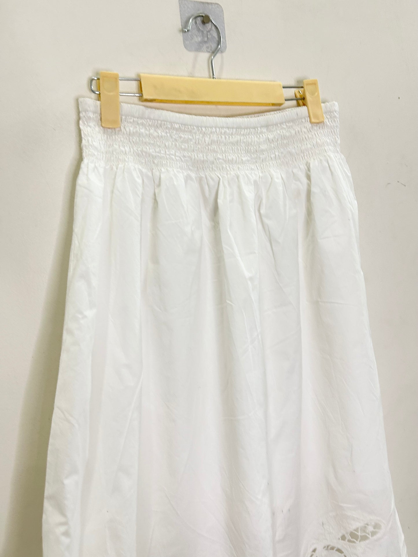 White Solid Lace Skirt