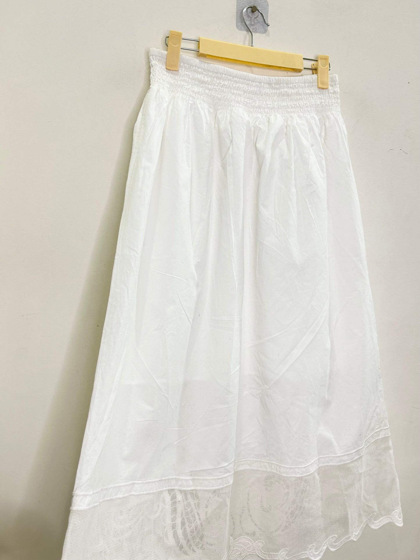 White Solid Lace Skirt